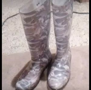 Women's UGG rain boots